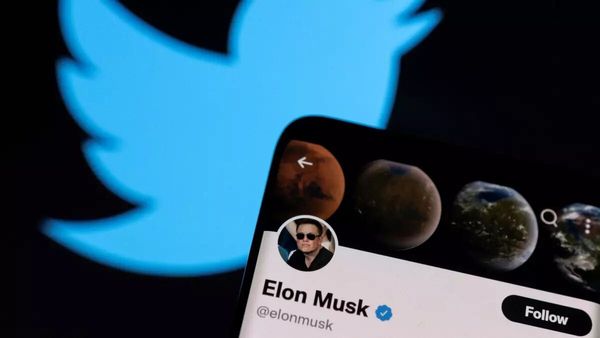 Илон Маск временно приостановил договор с Twitter