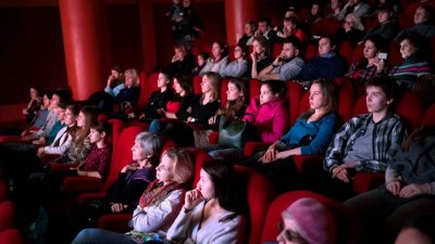 В кинотеатрах России начнут показывать сериалы