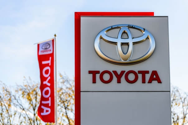 Toyota закрывает все заводы в России