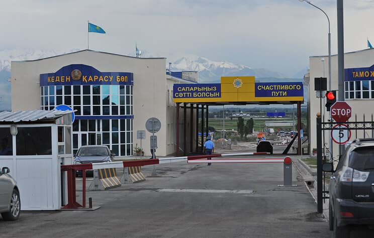Казахстан не будет закрывать пункты пропуска с Россией