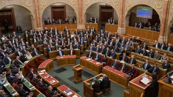 В Венгрии одобрили закон о борьбе с коррупцией