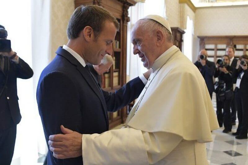 Эммануэль Макрон посетил Папу Римского в Ватикане