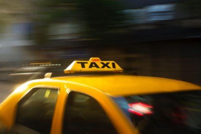 Такси обязали делиться данными с ФСБ