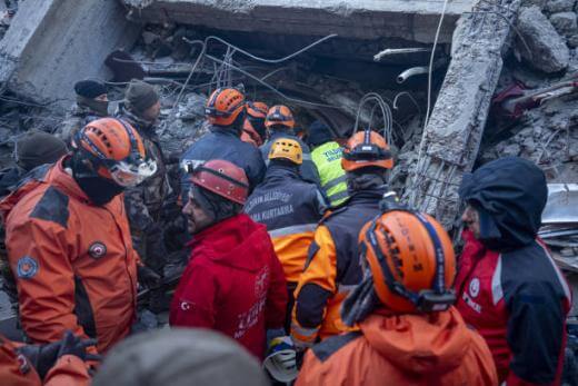 Число жертв от землетрясения в Турции достигло 5 тыс. человек