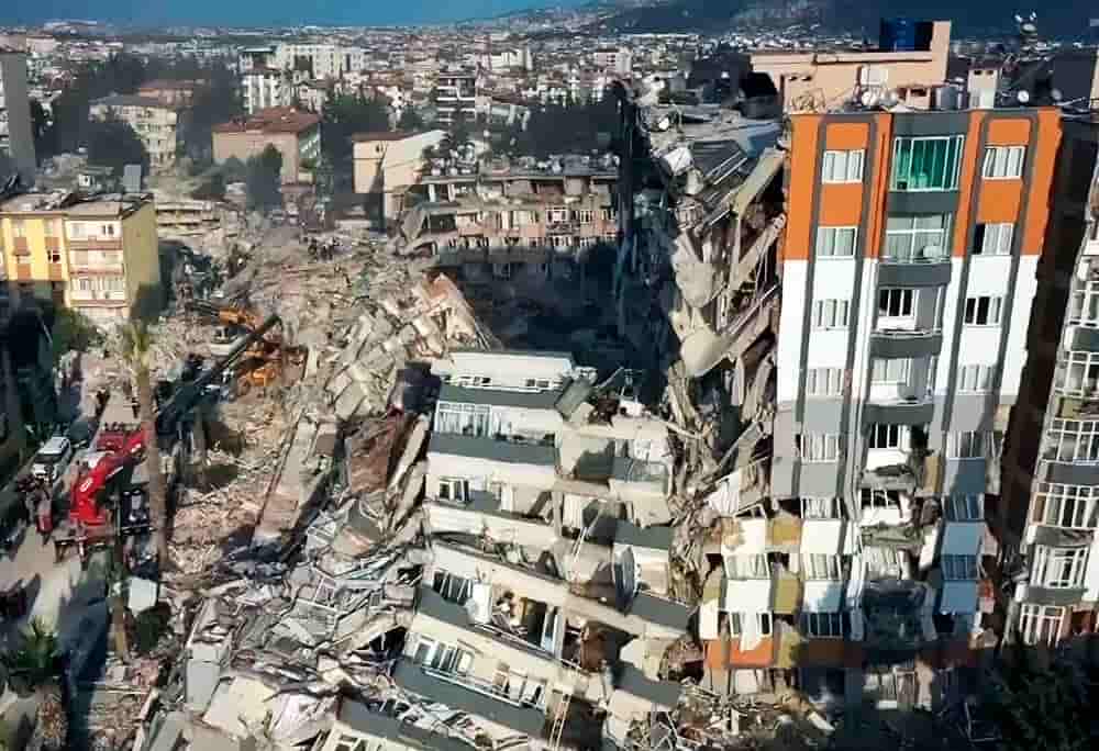 Количество жертв в Турции из-за землетрясения будет расти