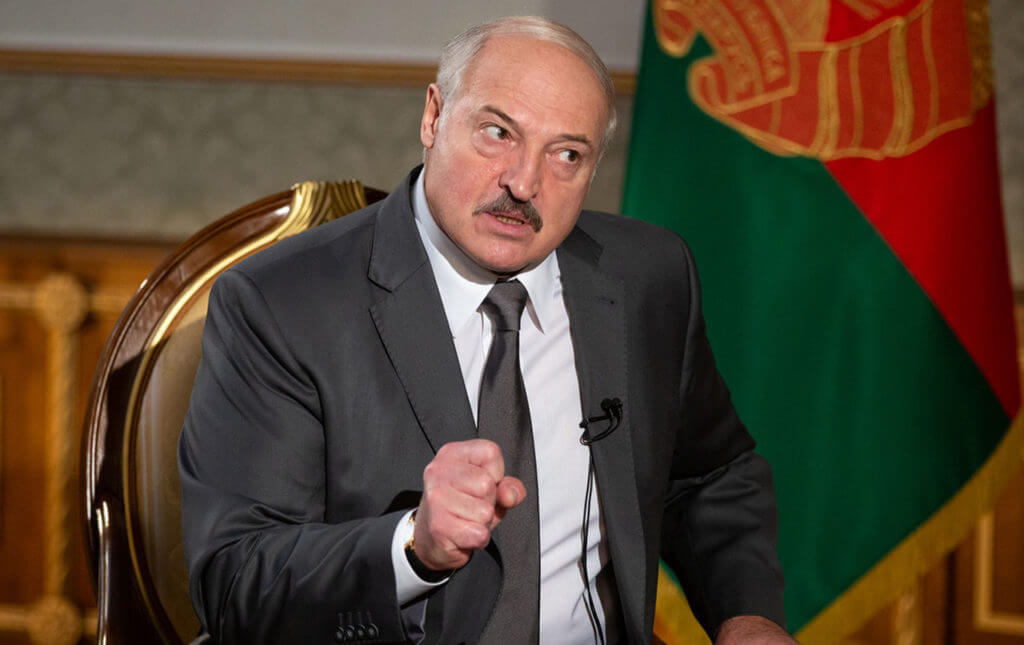 Лукашенко заявил, что Великобритания получит мощный ответ за поставки обедненного урана