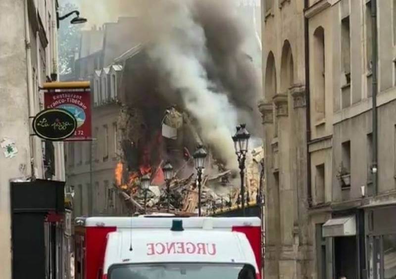 В центре Парижа в доме произошел взрыв