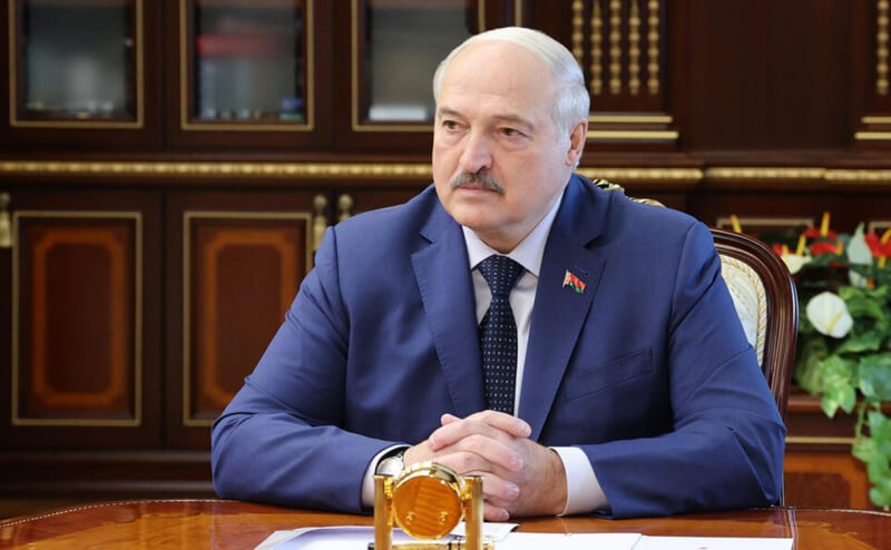 Лукашенко подписал закон о запрете иностранных СМИ