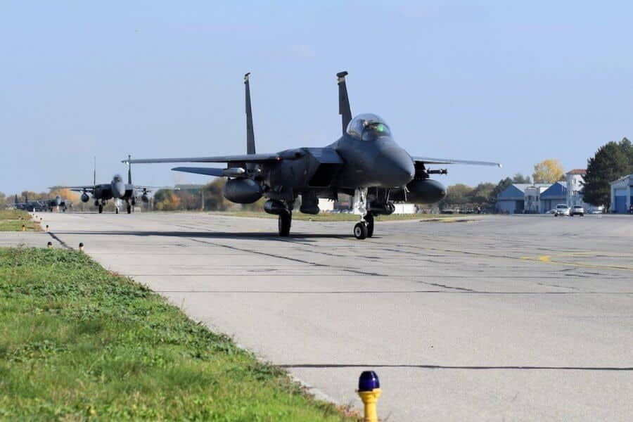 США предложили разместить в Румынии боевые самолеты