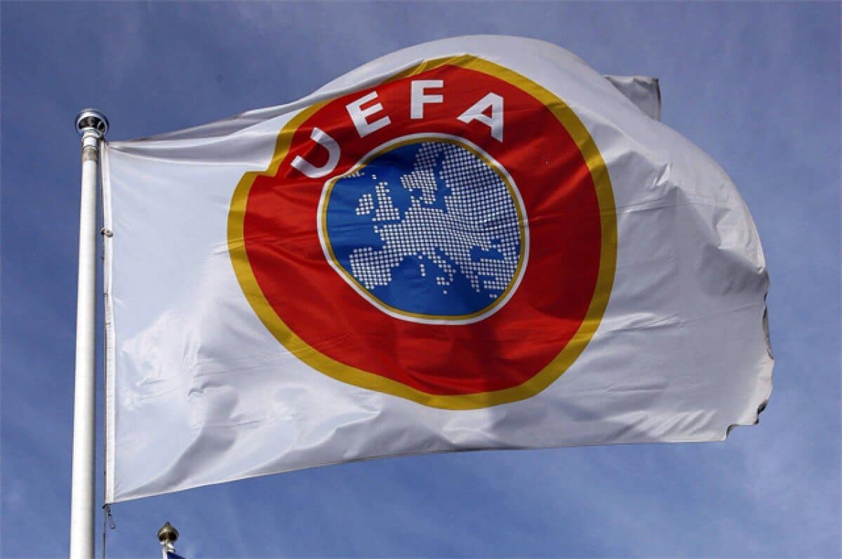 УЕФА снял санкции со спортсменов из РФ