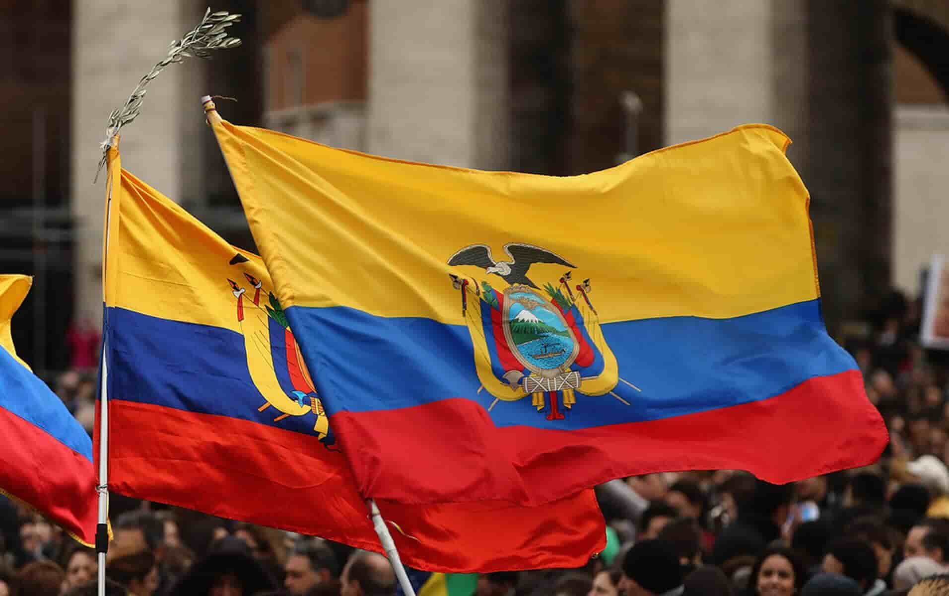 Эквадор передал украине. Ecuador флаг. Колумбийский флаг. Флаг Колумбии. Флаг Эквадора картинки.