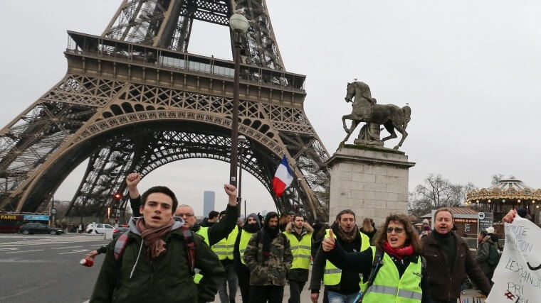 В Париже из-за забастовки закрыли Эйфелеву башню