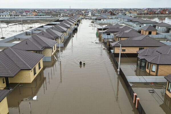 В Казахстане из-за паводка эвакуировали 100 тыс. человек