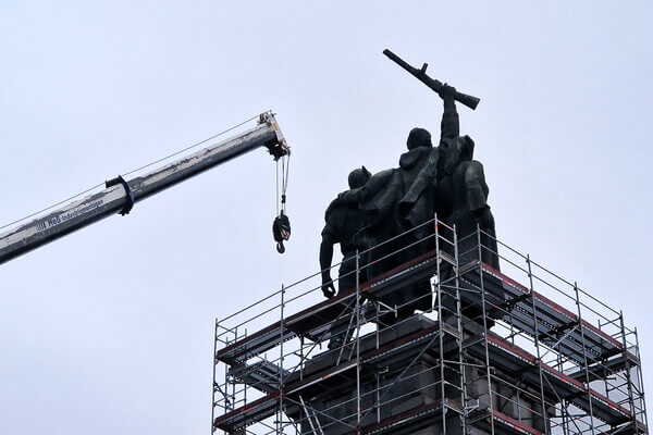 В Софии сносят советский памятник